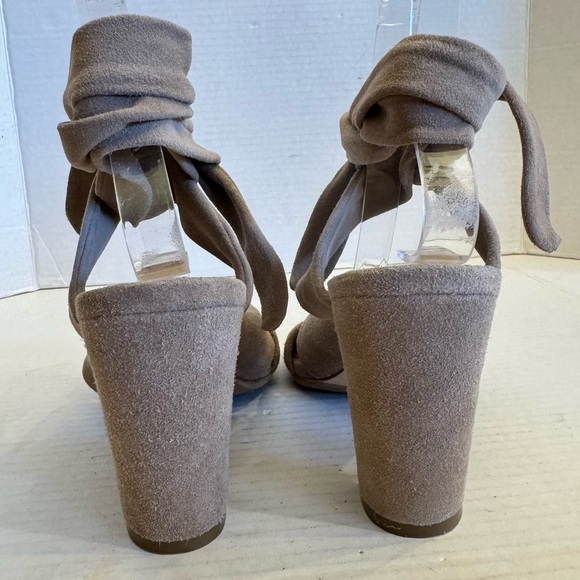 Elaine Turner Taupe Suede Leather “RAE” Ankle Wrap Heel Sandals Shoe Size 8.5 - Picture 11 of 16